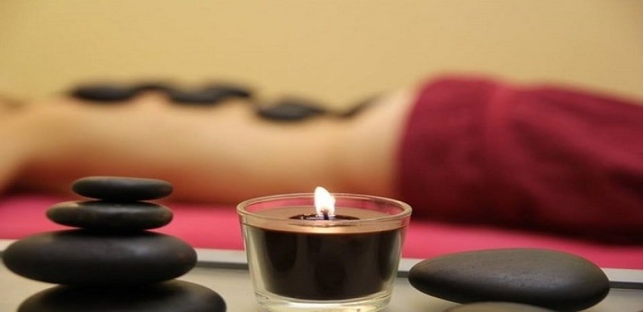 Read more about the article Hot Stone Massage